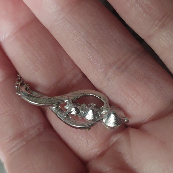 Music Cleft Rhinestone Pendant - Picture 3 of 3